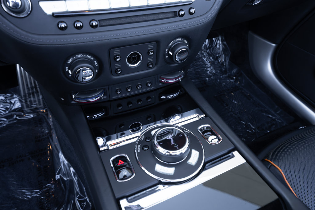 Used 2018 Rolls-Royce Dawn RWD image 36