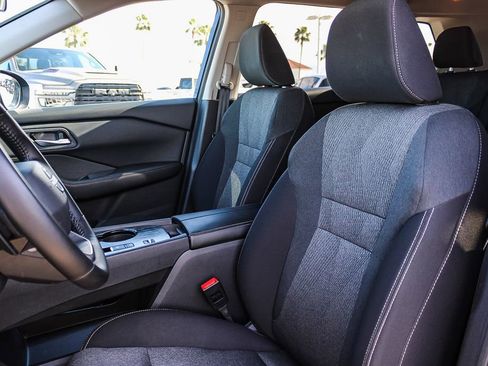 Used 2025 Nissan Rogue SV image 17