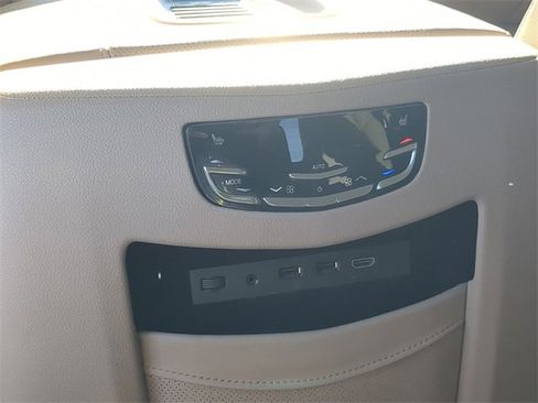 Used 2020 Cadillac Escalade Platinum image 12