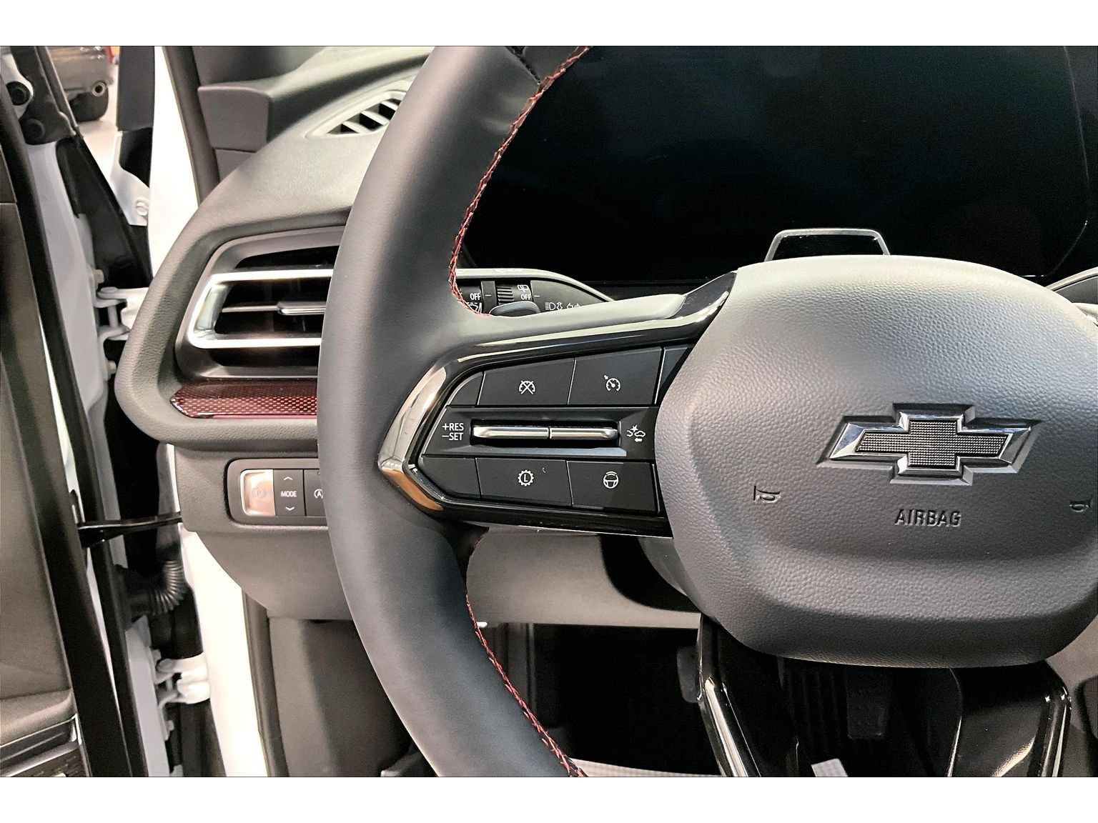 New 2026 Chevrolet Traverse RS w/ LPO, Floor Liner Package FWD image 25