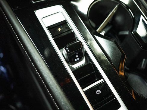 Used 2025 Volkswagen Atlas SE image 20