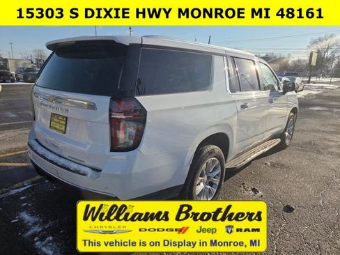 Used 2023 Chevrolet Suburban Premier image 3