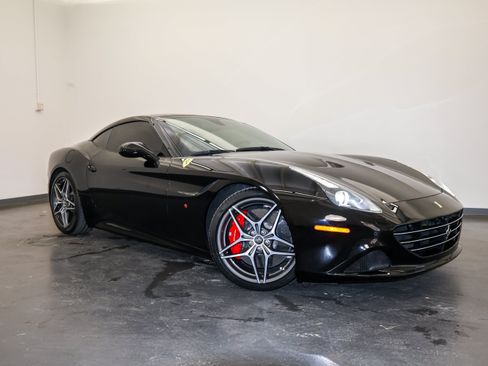 Used 2017 Ferrari California T RWD image 2