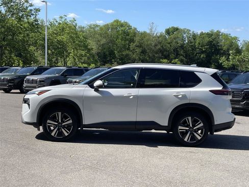 Used 2025 Nissan Rogue SL AWD/4WD image 2