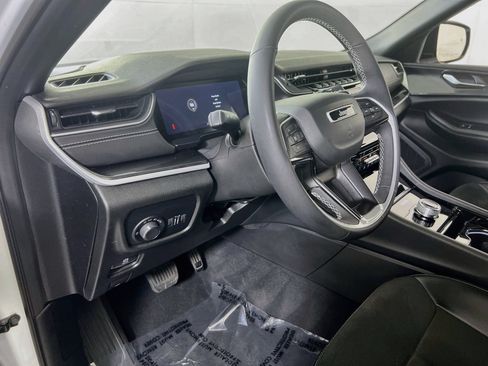 Used 2023 Jeep Grand Cherokee L Laredo AWD/4WD image 9