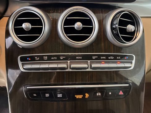 Used 2021 Mercedes-Benz GLC 300 4MATIC image 20