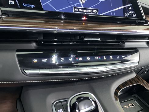 Used 2023 Cadillac Escalade Premium Luxury image 17