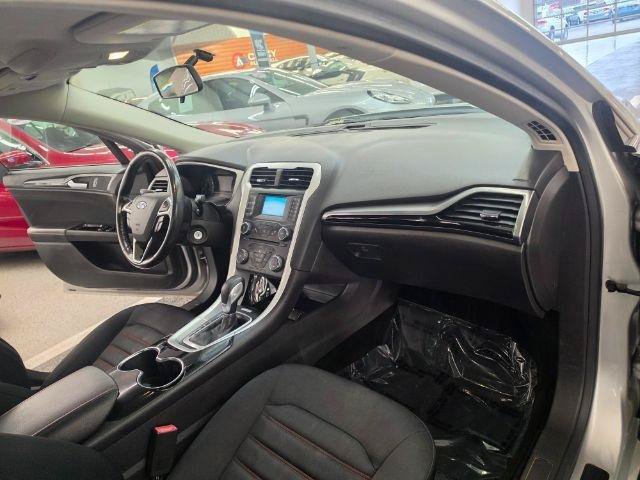 Used 2014 Ford Fusion SE w/ Equipment Group 201A FWD image 9