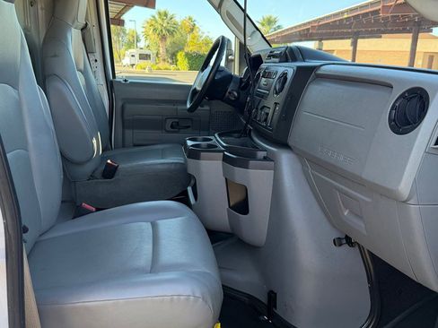 Used 2018 Ford E-350 and Econoline 350 Super Duty w/ Power Windows & Locks Group image 8