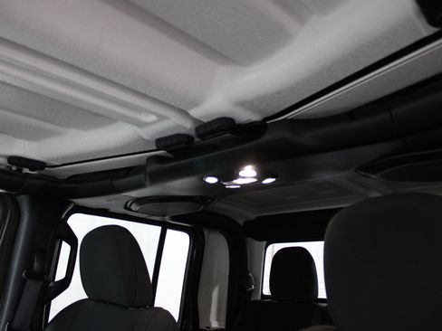 Used 2023 Jeep Gladiator Willys image 25