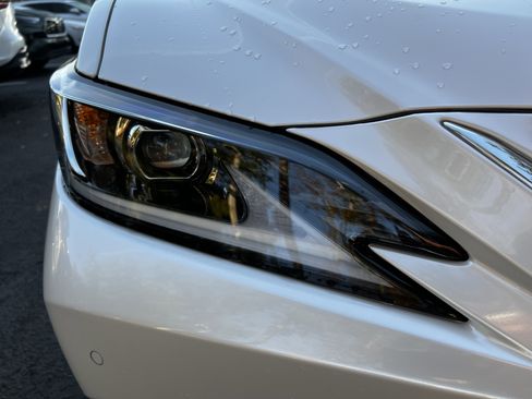 Used 2023 Lexus ES 350 w/ Premium Package image 12