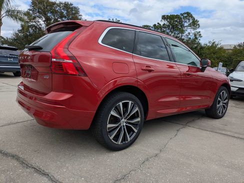 Used 2022 Volvo XC60 B5 Momentum w/ Climate Package image 4