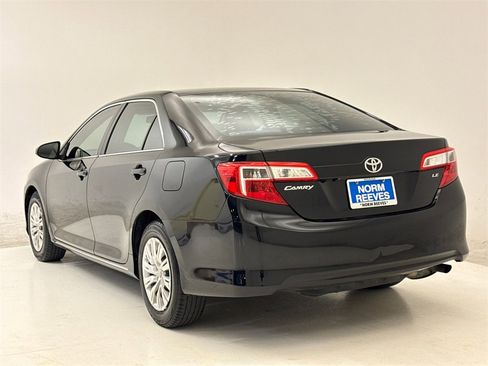 Used 2014 Toyota Camry LE image 8