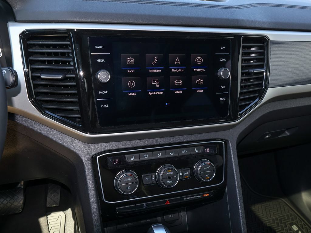 Used 2023 Volkswagen Atlas Cross Sport SE w/ Panoramic Sunroof Package FWD image 19