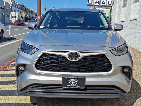 Certified 2024 Toyota Highlander LE image 2