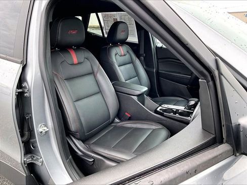 Used 2024 Chevrolet Trax RS w/ Sunroof Package image 11