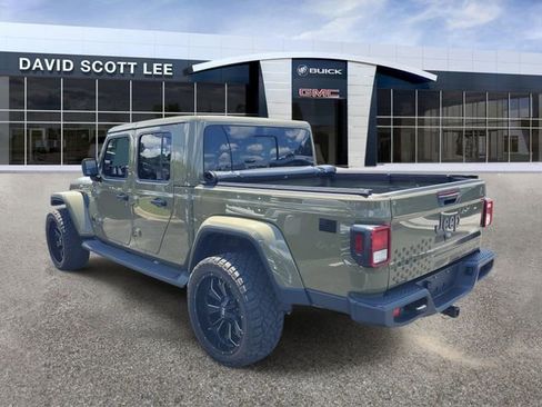 Used 2025 Jeep Gladiator Sport AWD/4WD image 3