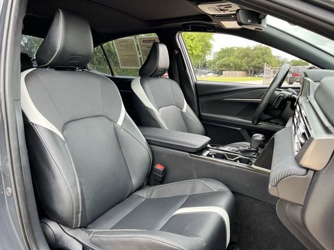 Used 2025 Toyota Camry SE w/ Convenience Package FWD image 25