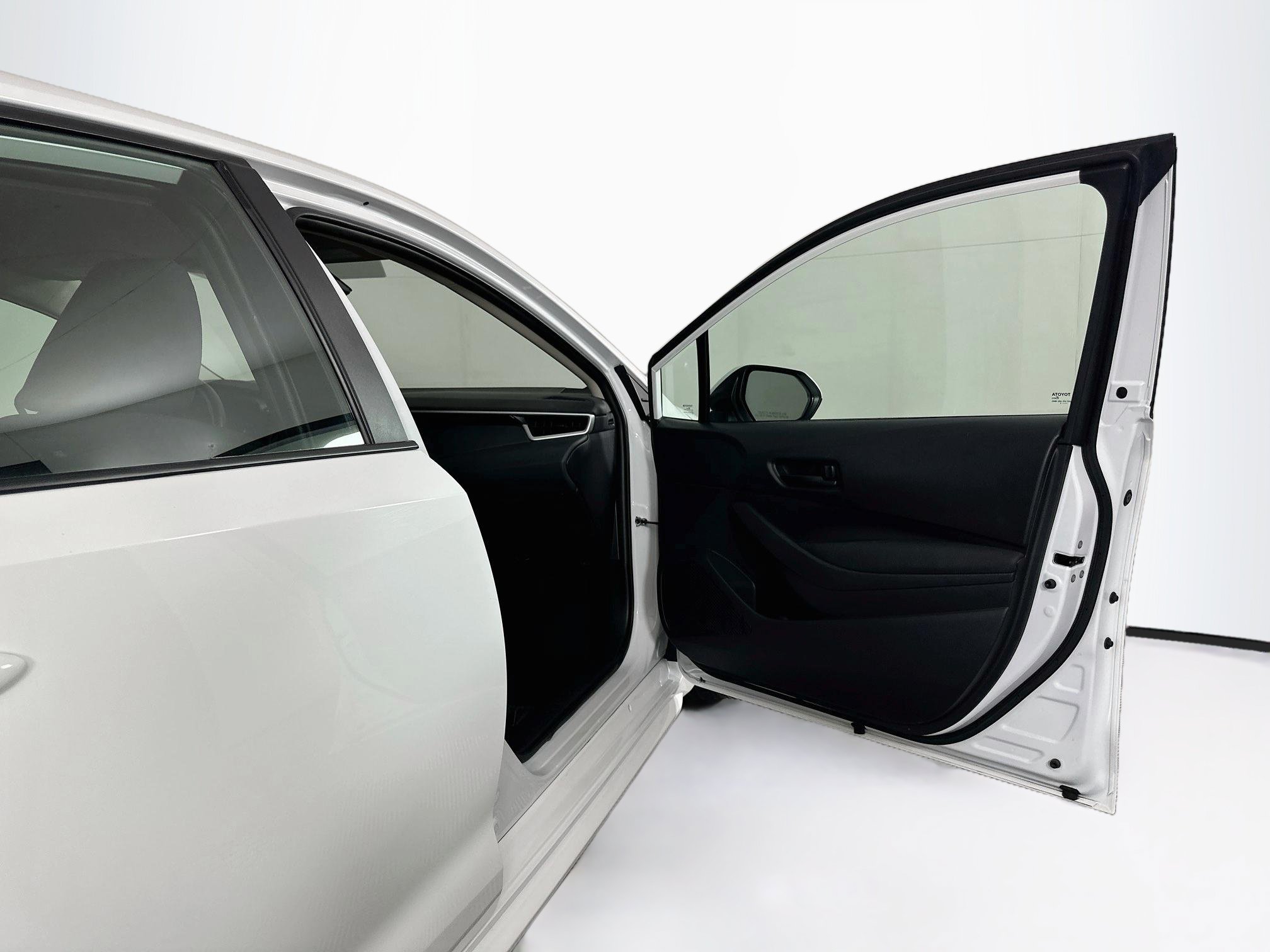 Used 2025 Toyota Corolla LE FWD image 29
