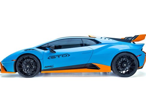 Used 2024 Lamborghini Huracan STO RWD image 3