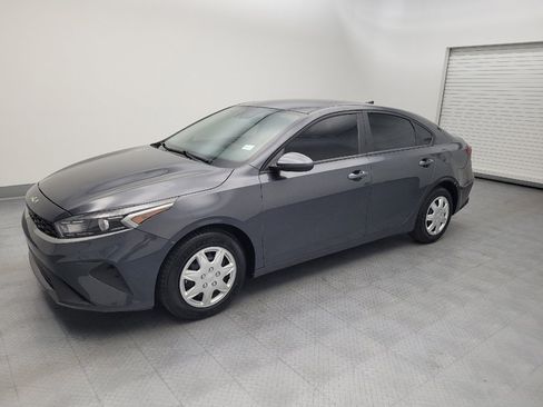 Used 2024 Kia Forte LX FWD image 2