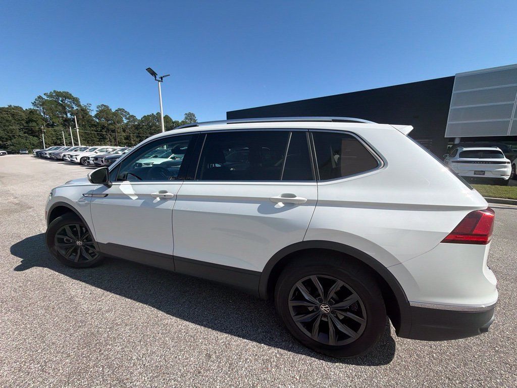 Used 2023 Volkswagen Tiguan SE FWD image 12