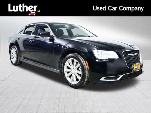 Used 2022 Chrysler 300 Touring image 1