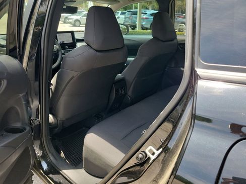 Used 2024 Toyota Corolla Cross LE w/ Moonroof Package FWD image 9