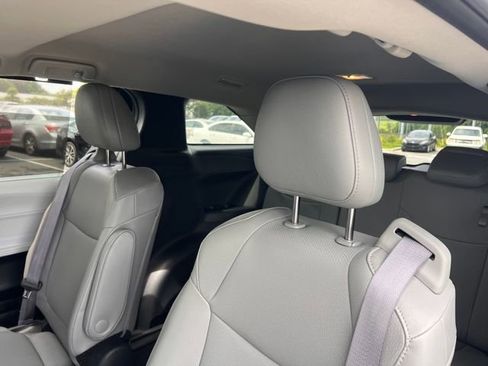 Used 2025 Toyota Sienna XLE FWD image 20