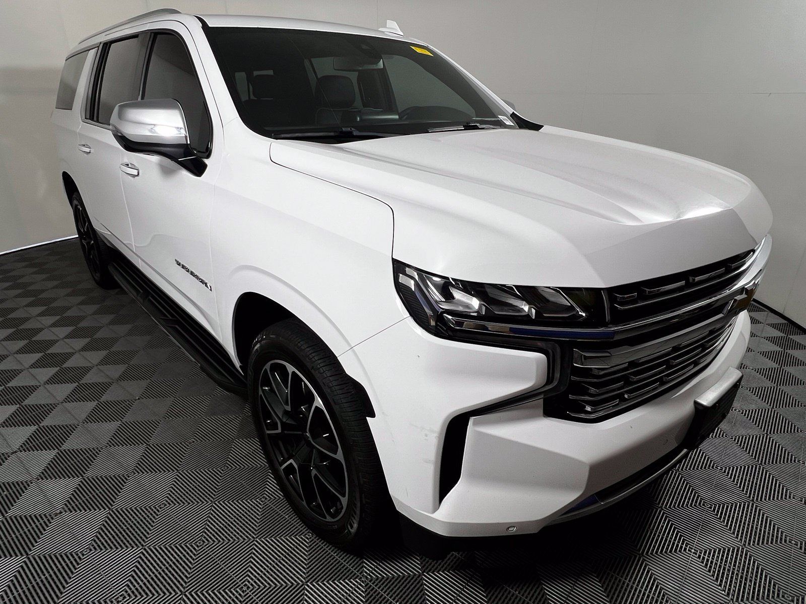 Used 2022 Chevrolet Suburban Premier AWD/4WD image 3