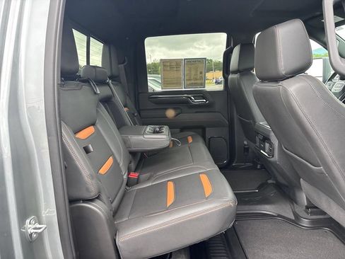 Used 2024 GMC Sierra 2500 AT4 w/ AT4 Preferred Package AWD/4WD image 17