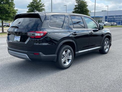 New 2025 Honda Pilot EX-L image 3