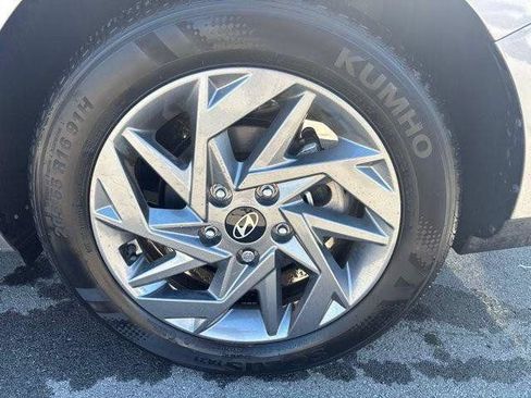 Certified 2024 Hyundai Elantra SEL FWD image 6