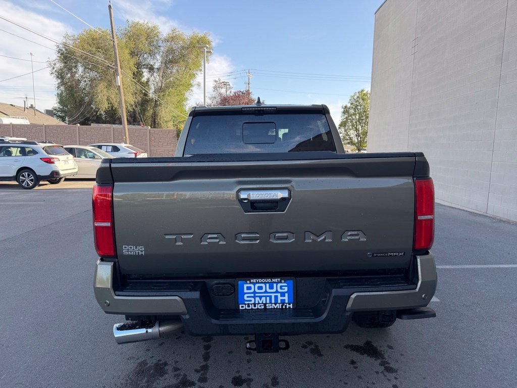 Used 2025 Toyota Tacoma Limited AWD/4WD image 4