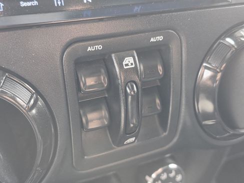 Used 2018 Jeep Wrangler Unlimited Rubicon AWD/4WD image 19