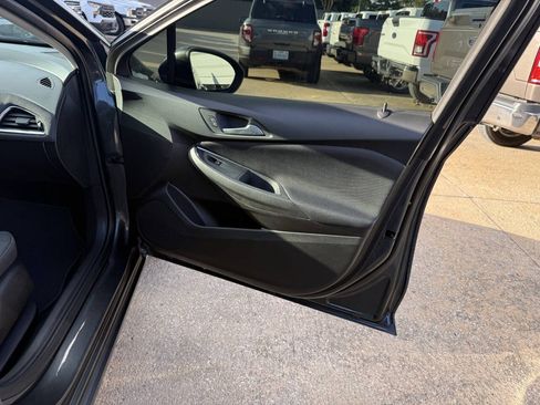 Used 2018 Chevrolet Cruze LT w/ Convenience Package FWD image 11