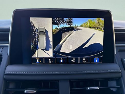 Used 2022 Chevrolet Tahoe LT w/ LT Signature Package RWD image 14