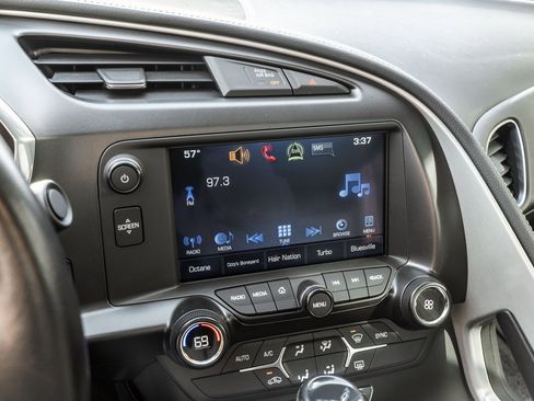 Used 2018 Chevrolet Corvette Stingray Coupe w/ Battery Protection Package image 18