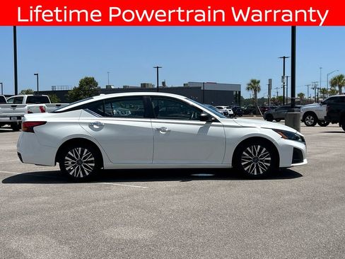 Used 2025 Nissan Altima 2.5 SV FWD image 8