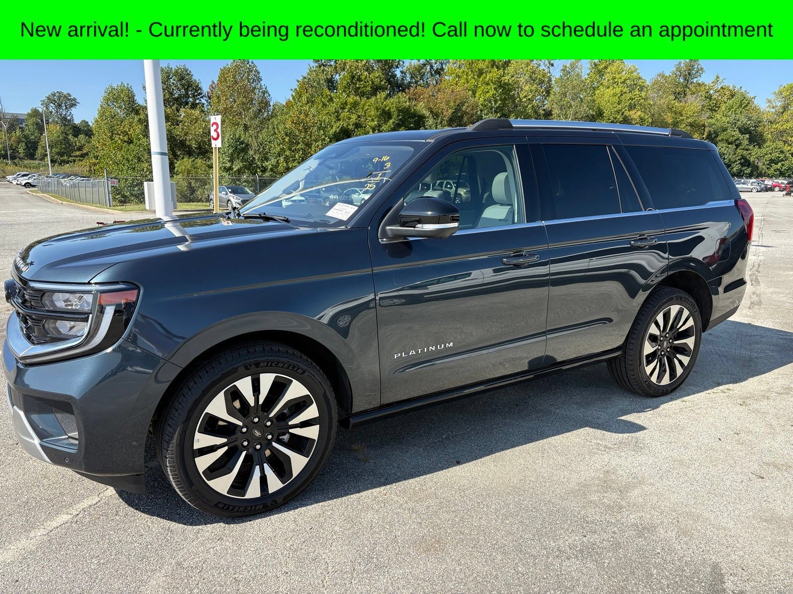 Used 2025 Ford Expedition Platinum w/ Driver's Package AWD/4WD image 10