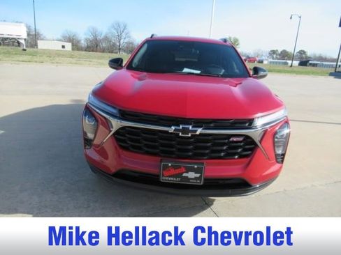 Used 2026 Chevrolet Trax RS w/ Sunroof Package image 2