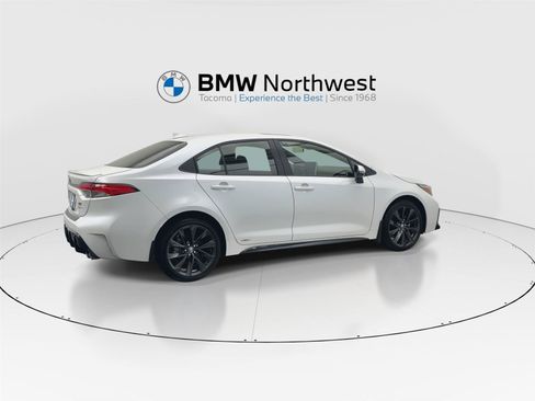 Used 2025 Toyota Corolla SE w/ SE Premium Package AWD/4WD image 4