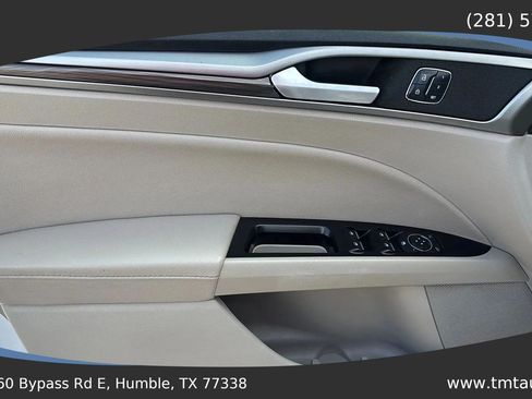 Used 2018 Ford Fusion SE w/ Fusion SE Technology Package FWD image 16