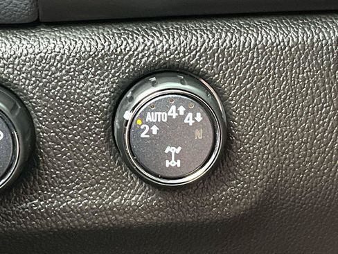 Certified 2022 Chevrolet Colorado Z71 w/ Z71 Midnight Edition AWD/4WD image 17