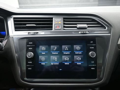 Used 2022 Volkswagen Tiguan SE image 11