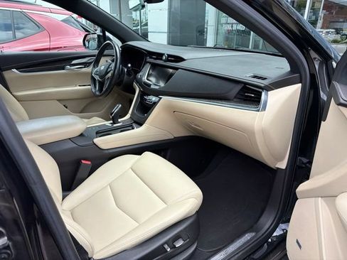 Used 2018 Cadillac XT5 AWD image 17