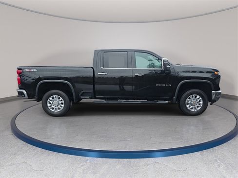 Used 2024 Chevrolet Silverado 2500 LTZ image 5