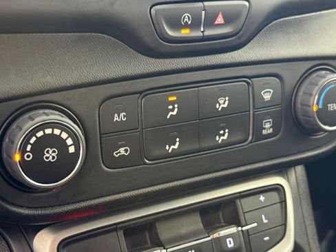 Used 2024 GMC Terrain SLE FWD image 15