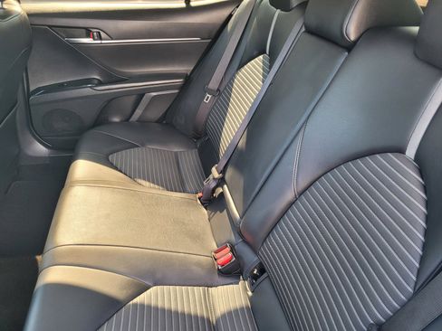 Used 2018 Toyota Camry SE FWD image 12