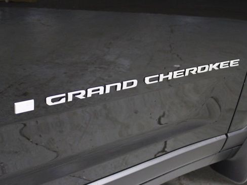 New 2025 Jeep Grand Cherokee Laredo w/ Luxury Tech Group I image 34
